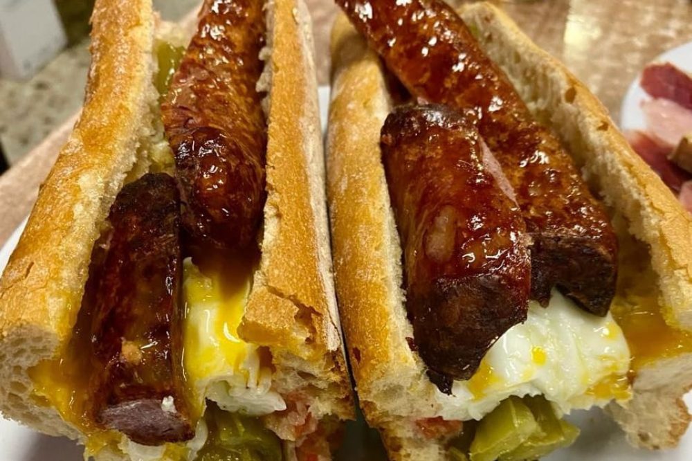 Toma nota de esta receta que es una manera divertida de hacer un 'hot dog'  más sabrosos, por menos de tres euros y en solo tres paso.