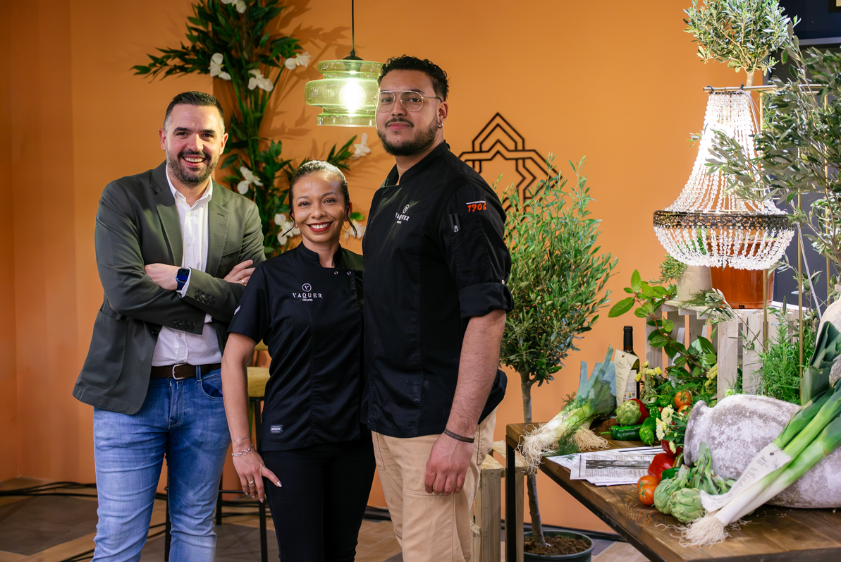 La cantante zaragozana Begut inaugura “La Flor de Lis” de    Plaza del Pilar